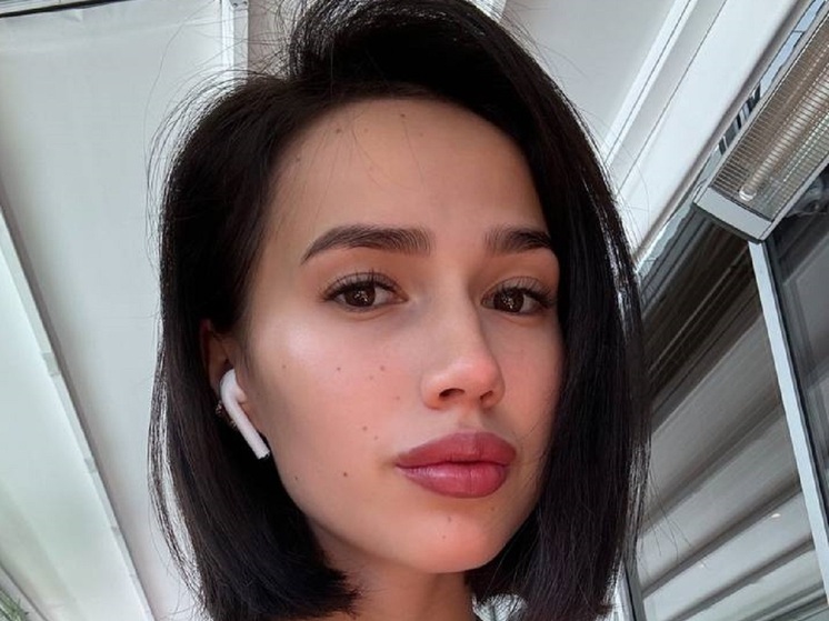 Титулованная российская фигуристка Алина Загитова отметила свое 23-летие фотосессией. Образ, выбранный спортсменкой, вызвал бурное обсуждение в соцсетях.