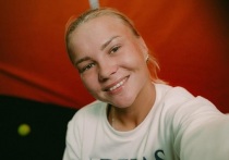 21-летняя российская теннисистка Диана Шнайдер стала амбассадором известного бренда спортивной одежды. Одиннадцатая ракетка мира и серебряный призер Олимпийских игр в Париже примерила несколько красивых нарядов, снимаясь для рекламы.