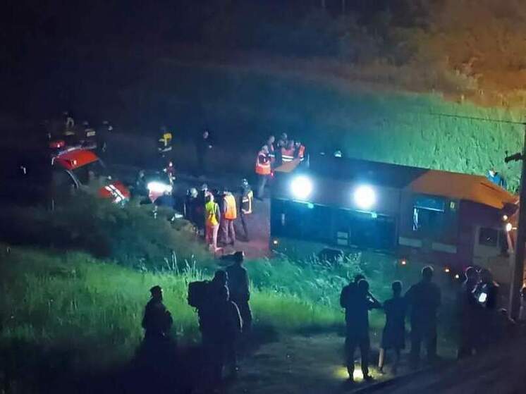 Под Брянском при обрушении моста на поезд погибли 3 человека, 28 ранено