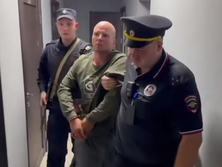 По словам родственников, Владимир рос в нормальной семье